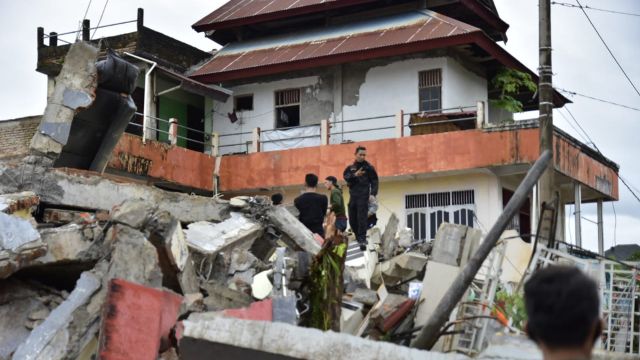 Při zemětřesení na indonéském ostrově Sulawesi zemřelo 35 lidí